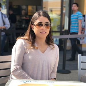 Meet your Posher, Priscila